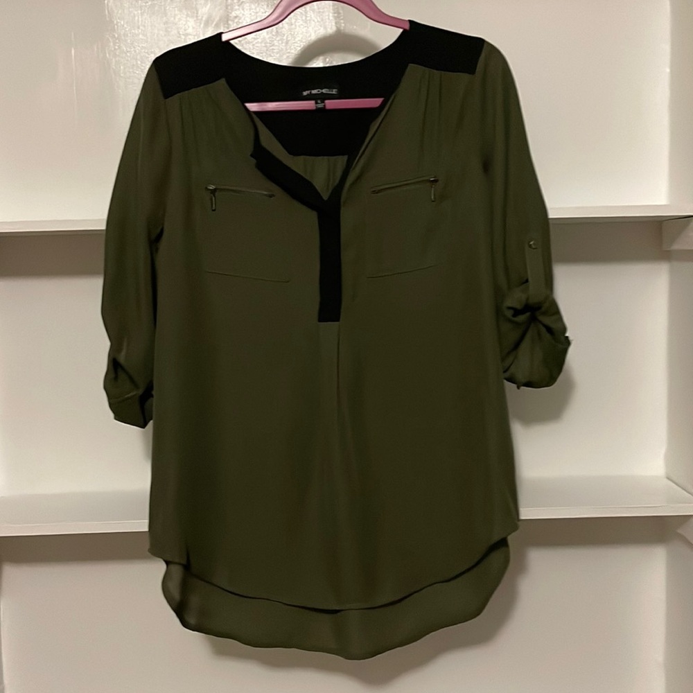 My Michelle Top Shirt Green/Black Large V neck, rolled skeeves, zipper pockets